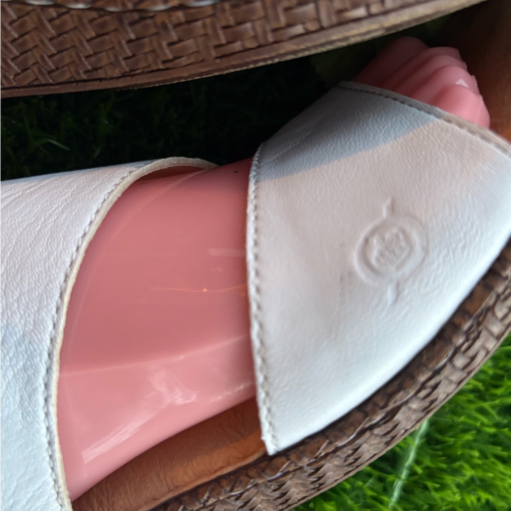 BORN LEATHER WEDGE SANDALS BUCKLE 9 - Picture 11 of 12